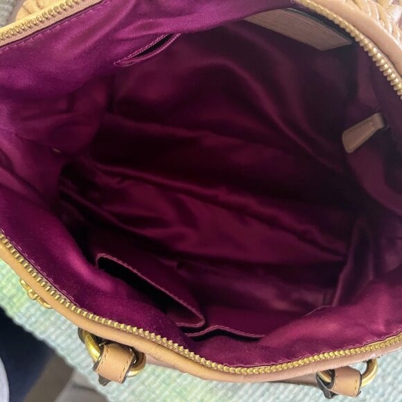 Coach F28541 Ruched Leather Tote – Camel with Bold Purple Interior | Luxe & Uniq - Picture 4 of 7